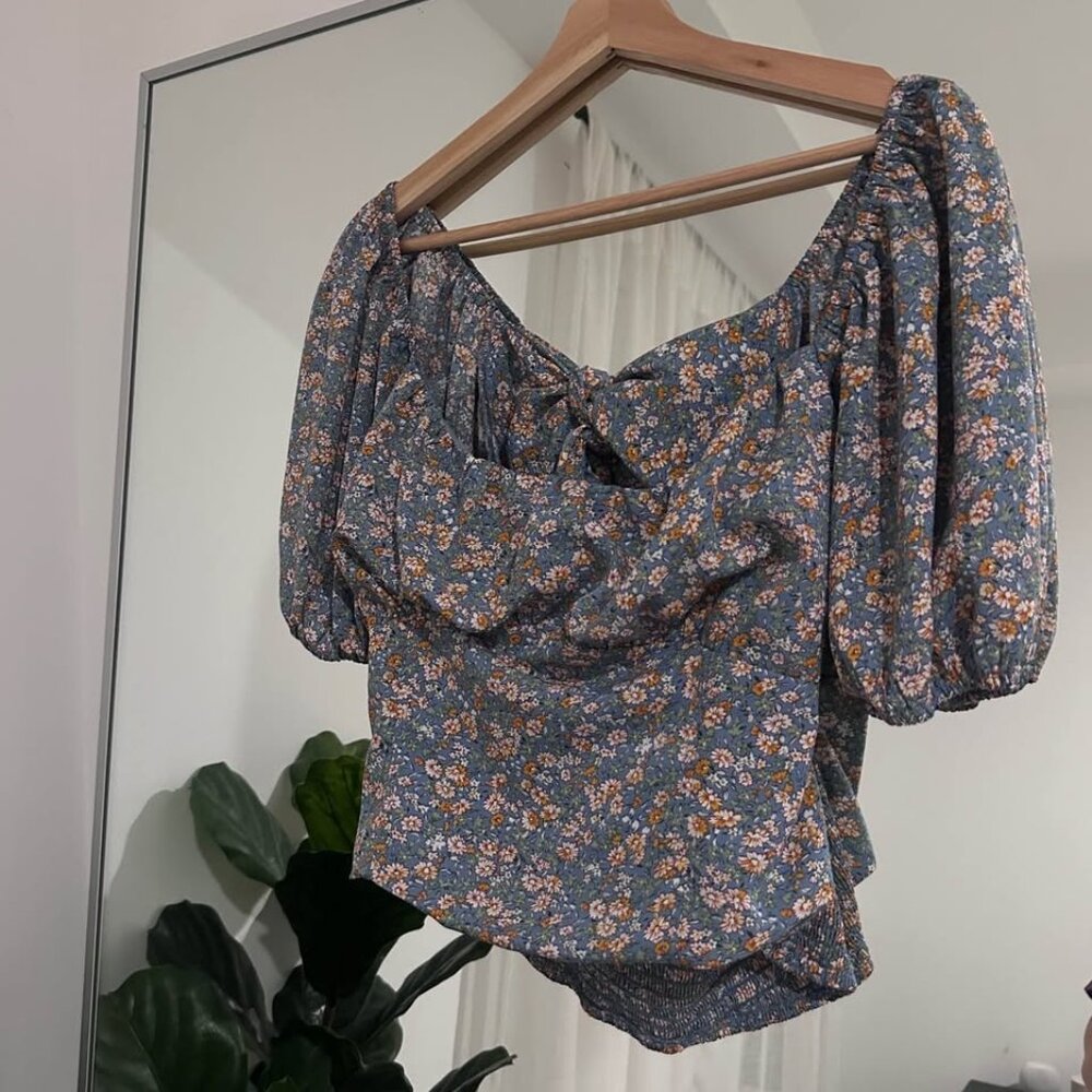 ASTR The Label Tie Back Bubble Sleeve Top in Blue Multi Ditsy | Size XL